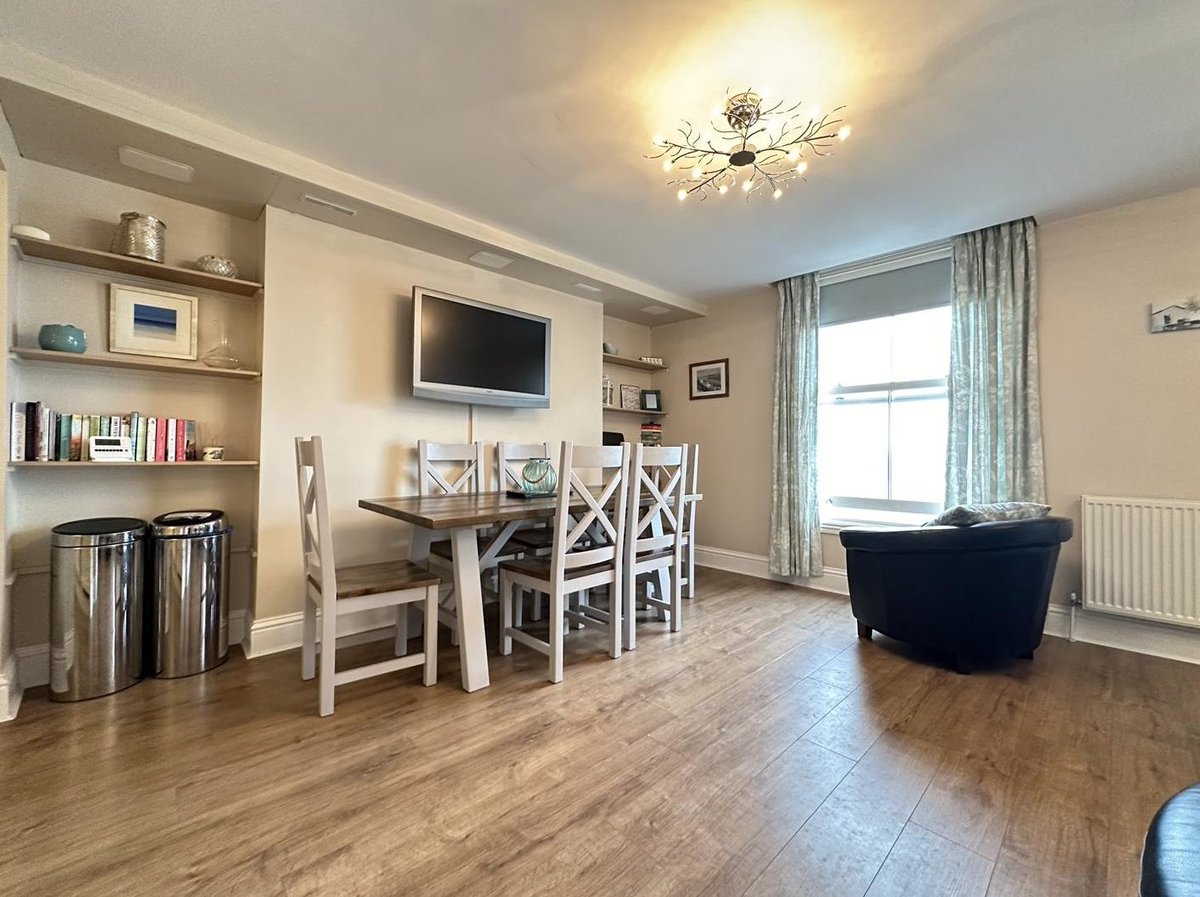 CPHestateagents's tweet photo. RECENTLY REDUCED 🏰 C A S T L E  R O A D 🏰
A well presented, two bedroom, second floor apartment within a modern block with sea views and a lift.
Beautiful views over the North Bay.

📍 Castle Road, Scarborough
💷 Guide Price £140,000
🔗 https://t.co/pvreAU2rtf https://t.co/C9vBnnCxb3