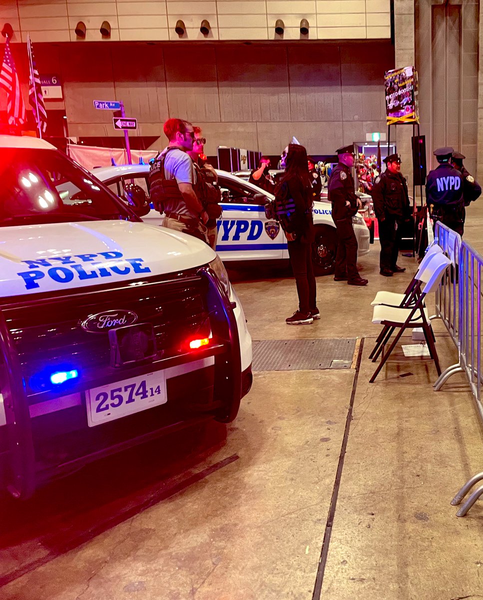 本日から７日まで幕張メッセで開催される東京コミコン2025 にてスーパーライド、アメリカンポリスカーの展示ブースでお手伝いをしています。

幕張メッセで僕と握手！

#東京コミコン2025