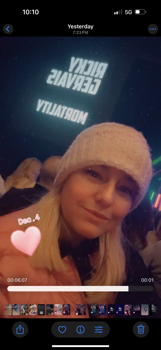 Pegasus10000069's tweet image. OMG! What an evening! What a very special night! Last #Mortality show at this incredibly beautiful arena in Liverpool, with lovely Christmas 🎄 lights everywhere on the Albert Dock. Maybe the very very very best super star comedian of all time 🤔 I’m amazed, and it’s my favorite