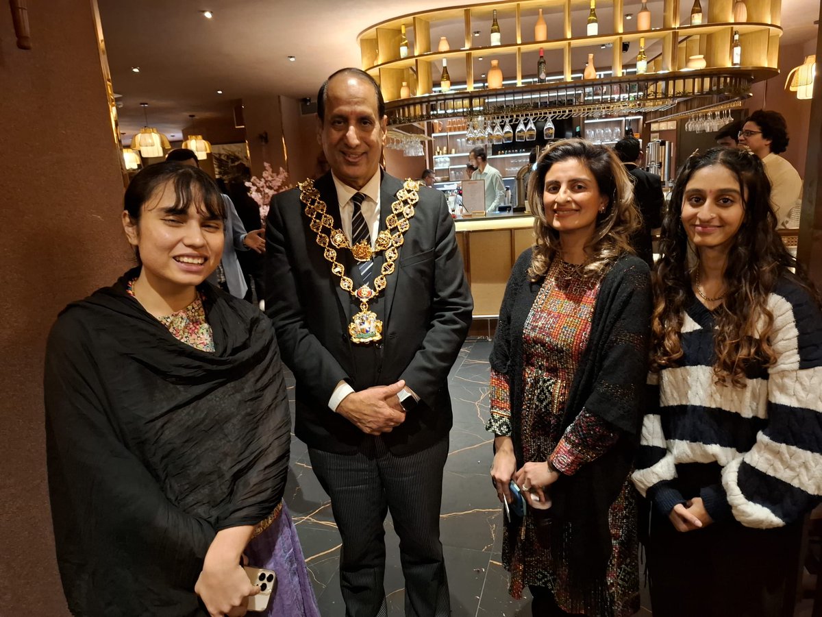 BrumLordMayor's tweet photo. I was honoured to join the VIP opening of OMNOM Birmingham – a restaurant that nourishes body and soul while feeding children in need worldwide.
What does mindful living mean to you?
#OMNOMBirmingham #ConsciousDining https://t.co/2SKPZpLNmt
