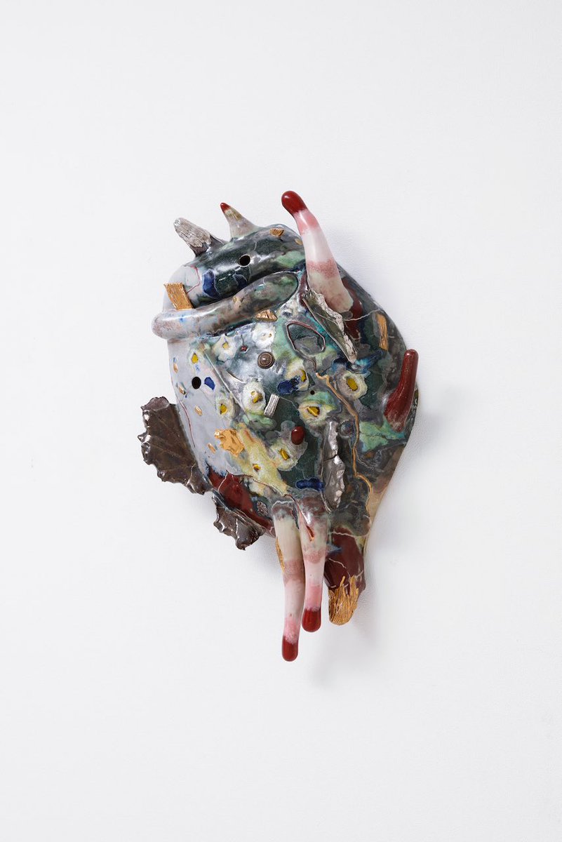 半透明の身体〉 Translucent body H150×D137×W380mm Clay , glaze