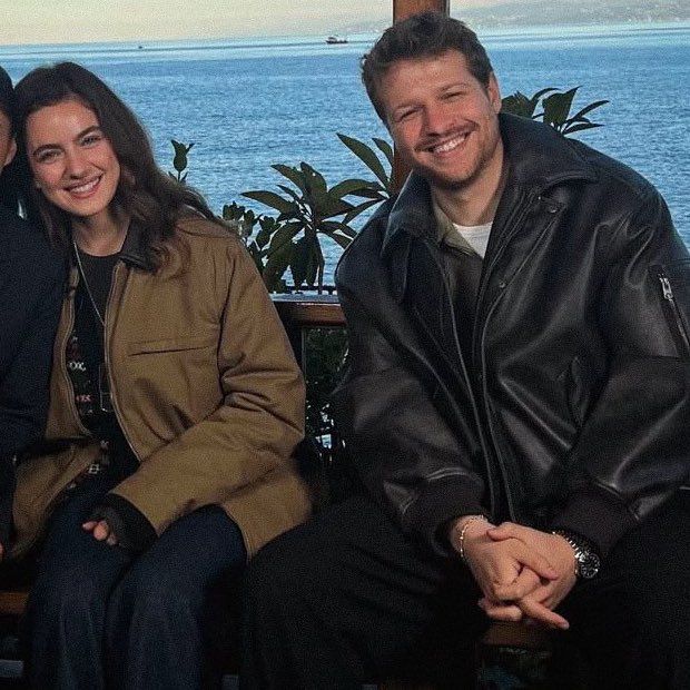 partnerlerin birbirine benzeyeni makbuldür cok tatlılar