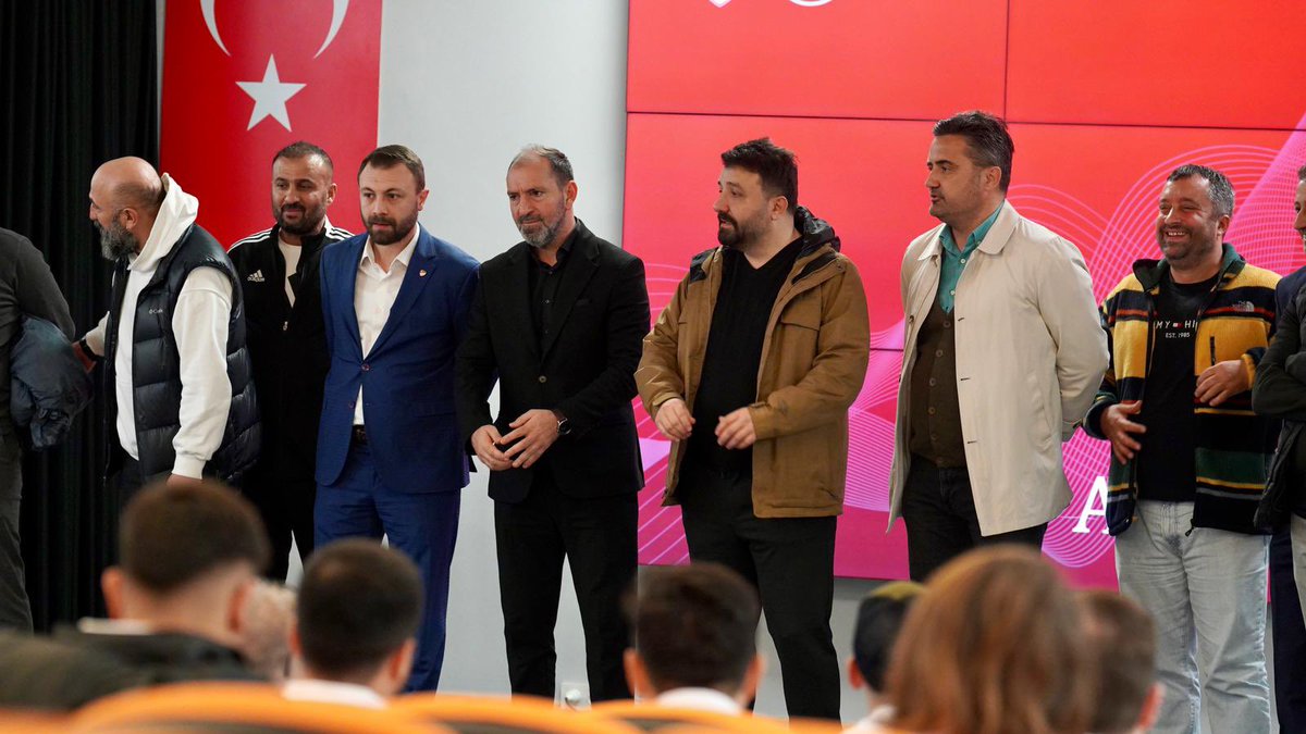 UEFA C Antrenör kursu bugün itibariyle <a href="/esenlerbelediye/">Esenler Belediyesi</a> ’ sinin ev sahipliğinde açılışı gerçekleşti. Tüm antrenör adaylarımıza başarılar dileriz.