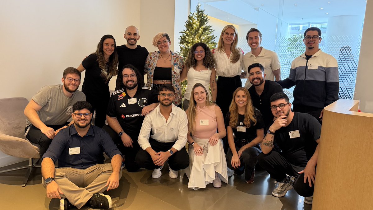 Ric_Navarro_'s tweet photo. Comunidade é isso. Community looks like this. 

Met with organizers of some of the most vibrant, long-standing Apple developer communities in Brazil at our São Paulo office this week. Their passion is unmatched.  #AppleDeveloper https://t.co/NnjyiCoX4E
