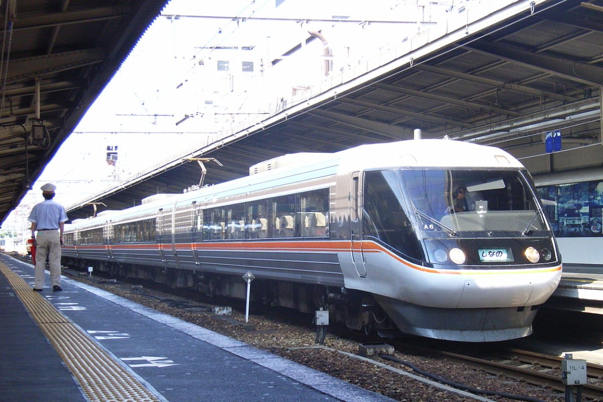 コレが来てるのか 明日(12/6)は見れるやろか…… #383系