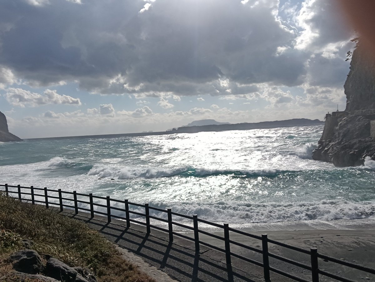 USK06's tweet photo. 警備員のとある1日
 #メモ
 #新島 https://t.co/KnOjNRpY7a
