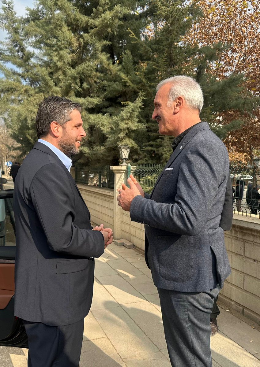 Cuma namazı sonrası Mevlana Camii cemaatimizden hemşerilerimiz ile muhabbet bağlarımızı güçlendirdik.