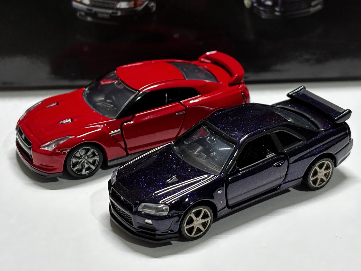 Grande_tomy's tweet photo. フリータイムがあると知り急遽帰りに物販だけ参戦
GT-RセットはR34がラメの入った綺麗な色で結構気に入りました。
他にもアジア限定レーシングやJMSで逃した念願のZ-tuneも手に入り、
1時間寒空の下で待った甲斐がありました。
#トミカ https://t.co/Gf0yE5TcJV