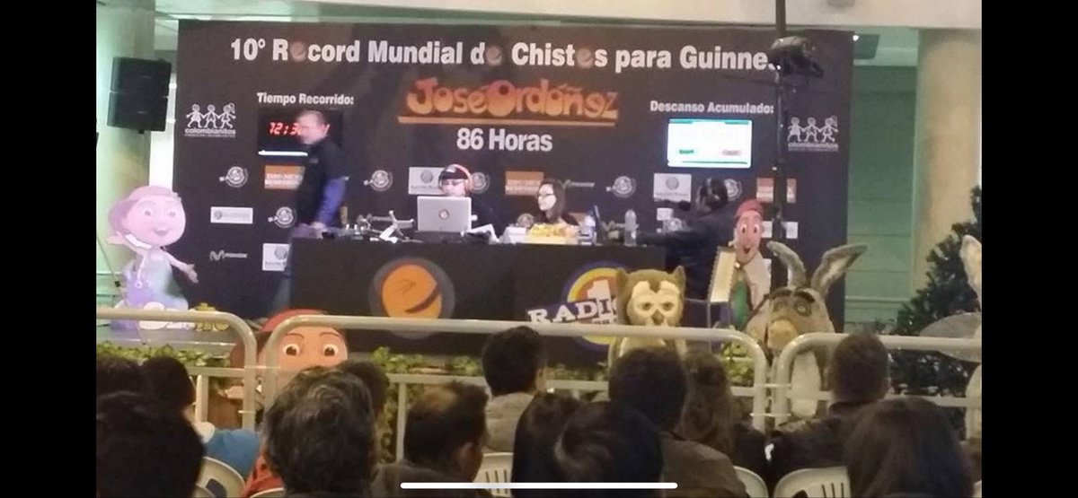 Hace 11 años <a href="/JoseOrdonezJr/">MundoJoseOrdoñez</a> hacía récord mundial ….86 horas Contando chistes , ese día lo vi en Salitre Plaza . 
Orgulloso santandereano #VamosBucaros