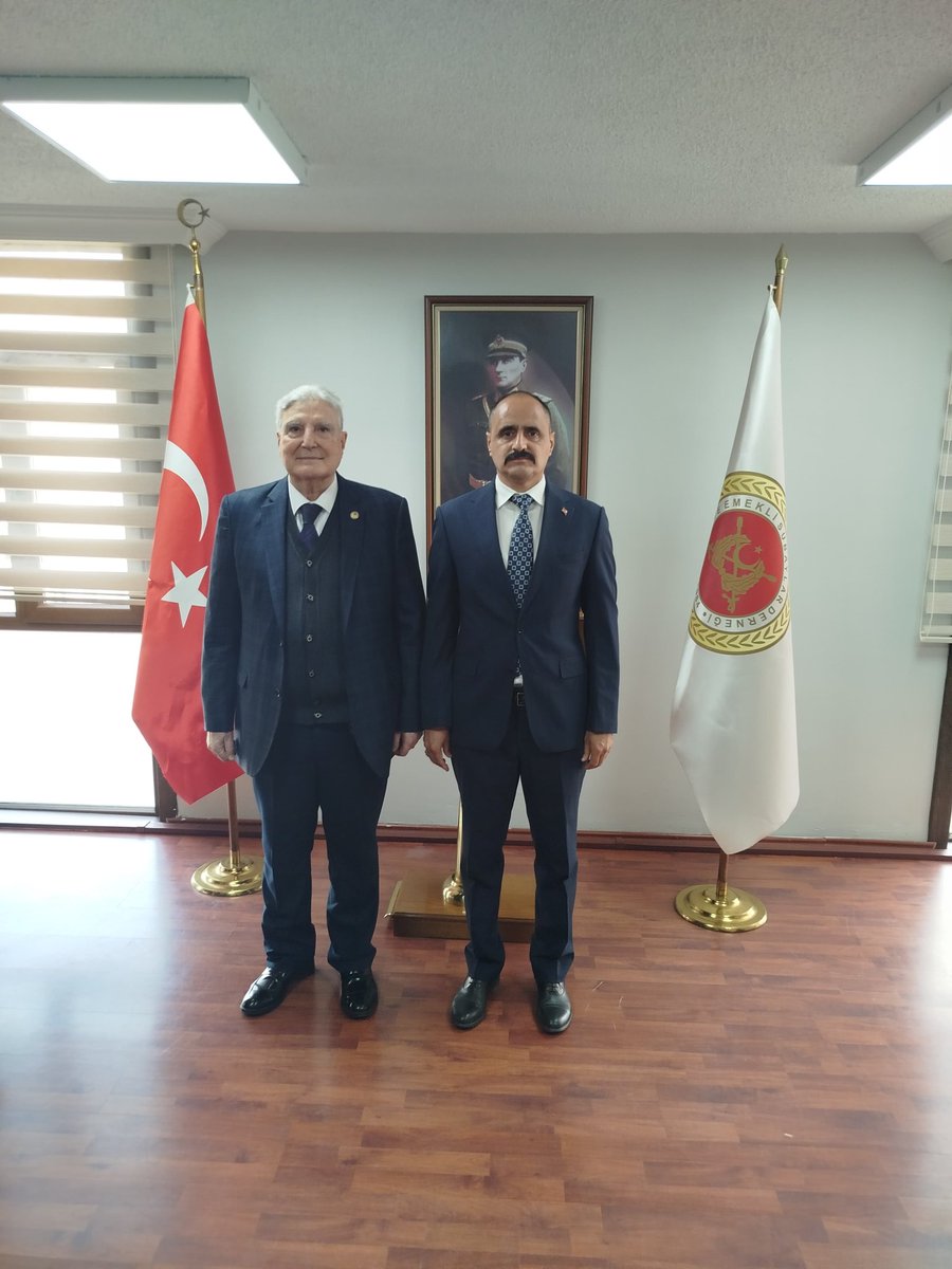 Türkiye Emekli Subaylar Derneği  <a href="/TesudMerkez/">TESUD Genel Merkez</a> Genel Başkanı
Emekli Korgeneral Erdoğan Karakuş’a ziyaret gerçekleştirdik.

Göğsünü bu vatanın dağlarına, sınır hatlarına siper etmiş #EskiUzmanÇavuşlar 'ın yıllardır duyulmayan sesi, artık her kapıda karşılık buluyor.
Sayın