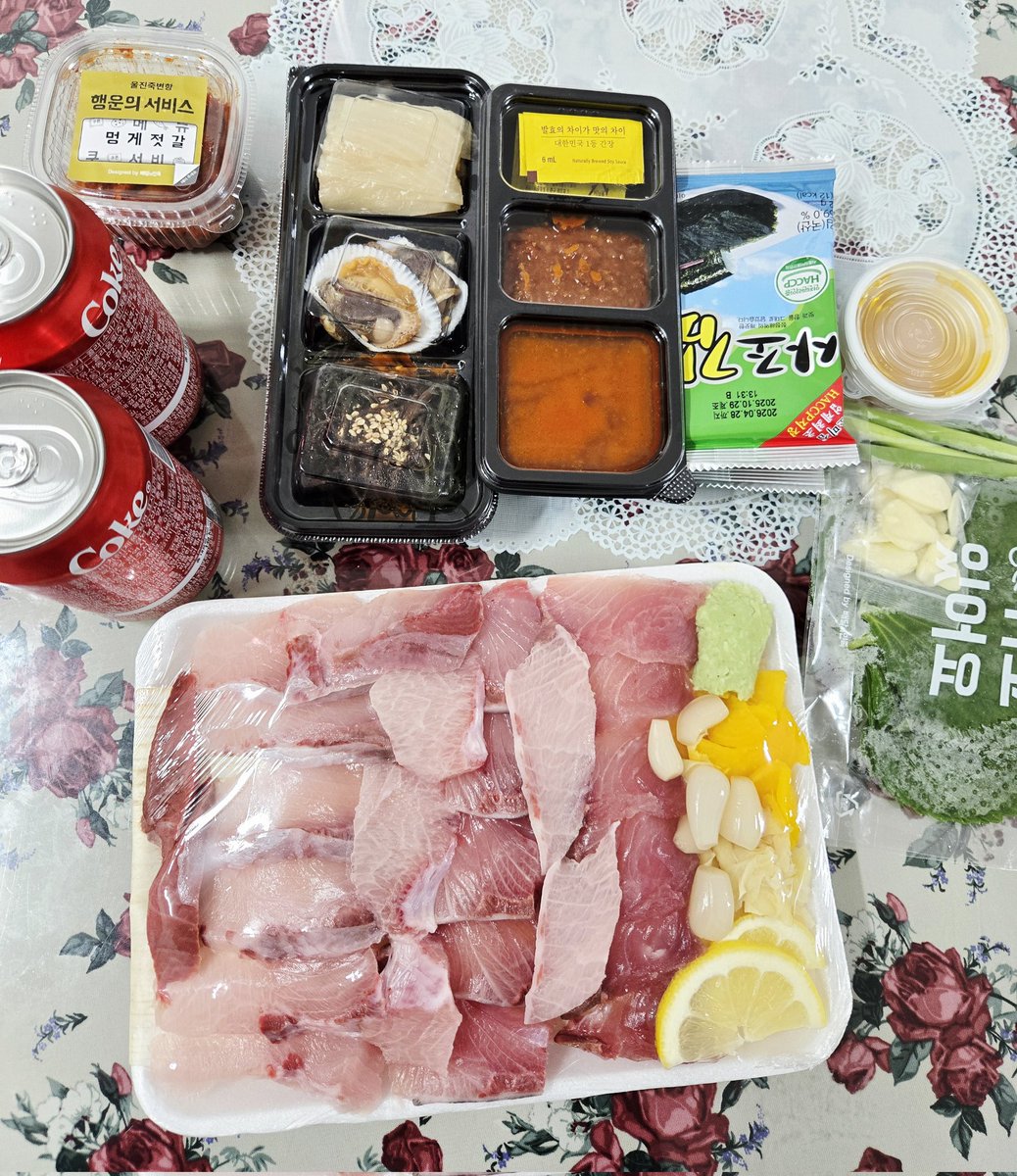 이번주 공모주 수익으로 방어를 먹고 있습니다 
대방어 이거 완전 ㅁㅊㄴ이네요 넘 맛있다 세상에 😋