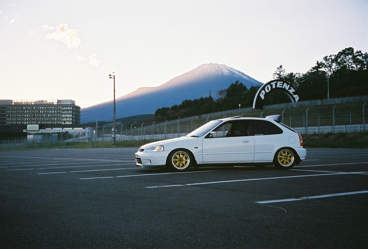 5takun's tweet photo. “1998 Honda Civic 3 Door SIR”

5ZR Oil Filler Cap
N1R Steering Wheel
5ZR Formura Shift Knob
N1R  BACKET SEAT
5ZR Formura Plate
N1R Q･F
5ZR RACING NUT
MIRACLE FIRE BALL
And I have it in stock.....
Respect to 大阪JDM🇯🇵

TH❤️💛 https://t.co/BXGqiB4DA9
