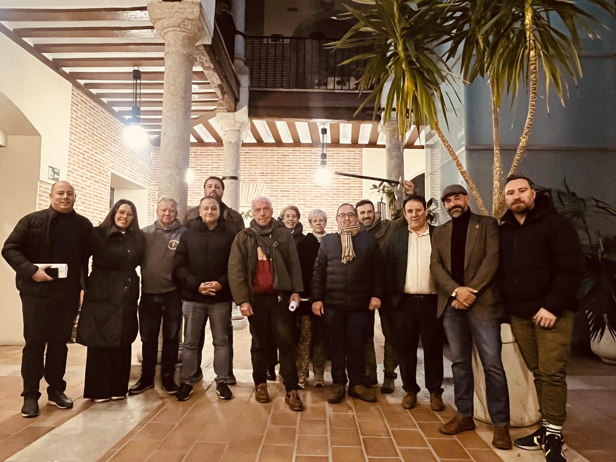 Nace la Asociación Nacional de Fiestas Tradicionales con Fuego: 🔥Los Escobazos🔥 refuerzan su presencia nacional el el VI Encuentro celebrado en Nava del Rey (Valladolid).

#LosEscobazos
#jarandilladelavera

<a href="/Turismo_DipCC/">Turismo Provincia Cáceres</a>