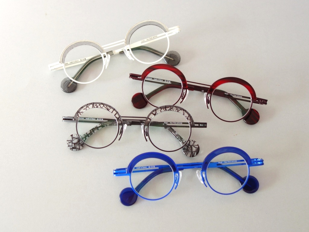 LOYDCLUB's tweet image. 【テオ】新作★BLUSH 入荷しました！まるでブラシで色をさっと重ねたような、柔らかいニュアンスが魅力のモデル。アーチ状のパーツが光を透かしながらふんわりと表情を彩り、まなざしに軽やかな印象を添えてくれます。ぜひお店でお試しくださいね。loydclub.hamazo.tv/e10099874.html