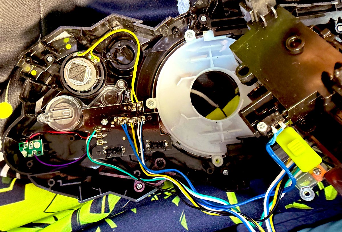 メタルビルドに合わせてゼロワンドライバー塗ります😌