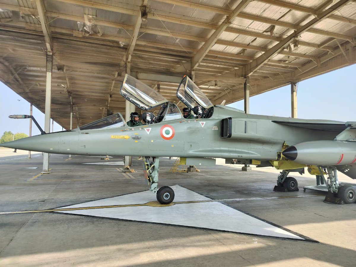 SWAC_IAF's tweet image. Air Marshal Nagesh Kapoor, AOC-in-C #SWAC during his visit also flew a sortie in the Jaguar aircraft and reviewed the ops readiness of the station. #IndianAirForce #AirPower #OperationalExcellence

@IAF_MCC
@adgpi 
@IndiannavyMedia 
@PRODefPune
@PRODefRjsthn
@DefencePRO_Guj