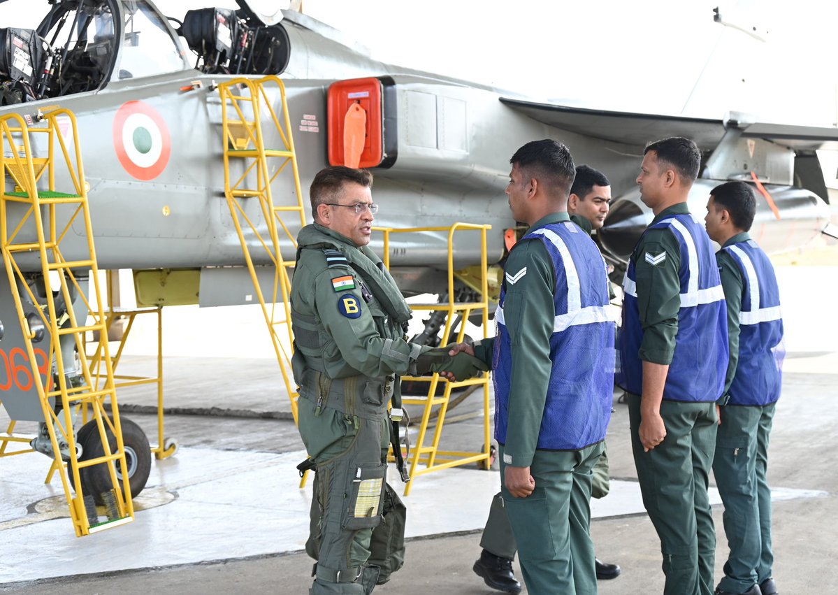 Air Marshal Nagesh Kapoor, AOC-in-C #SWAC during his visit also flew a sortie in the Jaguar aircraft and reviewed the ops readiness of the station. #IndianAirForce #AirPower #OperationalExcellence

<a href="/IAF_MCC/">Indian Air Force</a>
<a href="/adgpi/">ADG PI - INDIAN ARMY</a> 
<a href="/IndiannavyMedia/">IN</a> 
<a href="/PRODefPune/">PRO Defence Pune</a>
<a href="/PRODefRjsthn/">PRO Jaipur MoD</a>
<a href="/DefencePRO_Guj/">PRO Defence Gujarat</a>