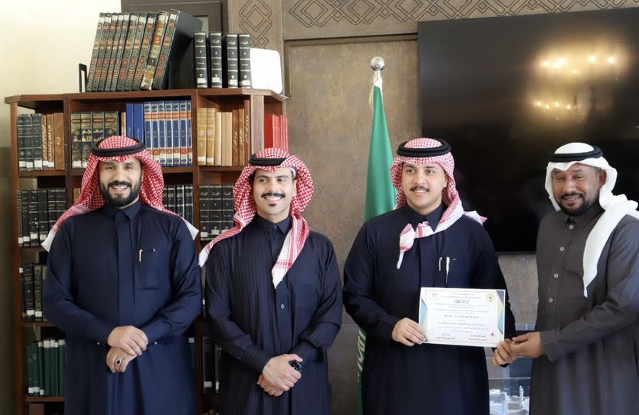 عبدالملك بن خلف محمد ابالوكل 
يمثل المملكة العربية السعودية في المملكة المغربية للمشاركة في ريادة الأعمال والابتكار ورفع راية الوطن في هذا المحفل الدولي نشكره جزيل الشكر على هذا التمثيل المشرف ونسأل الله أن يوفقه ويسدد خطاه فجهوده محل تقدير واعتزاز