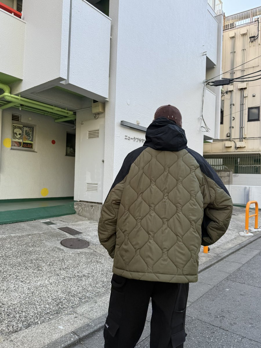 OLDX ナイロン切り替えしキルティングジャケット。 ルーズな腕周りで