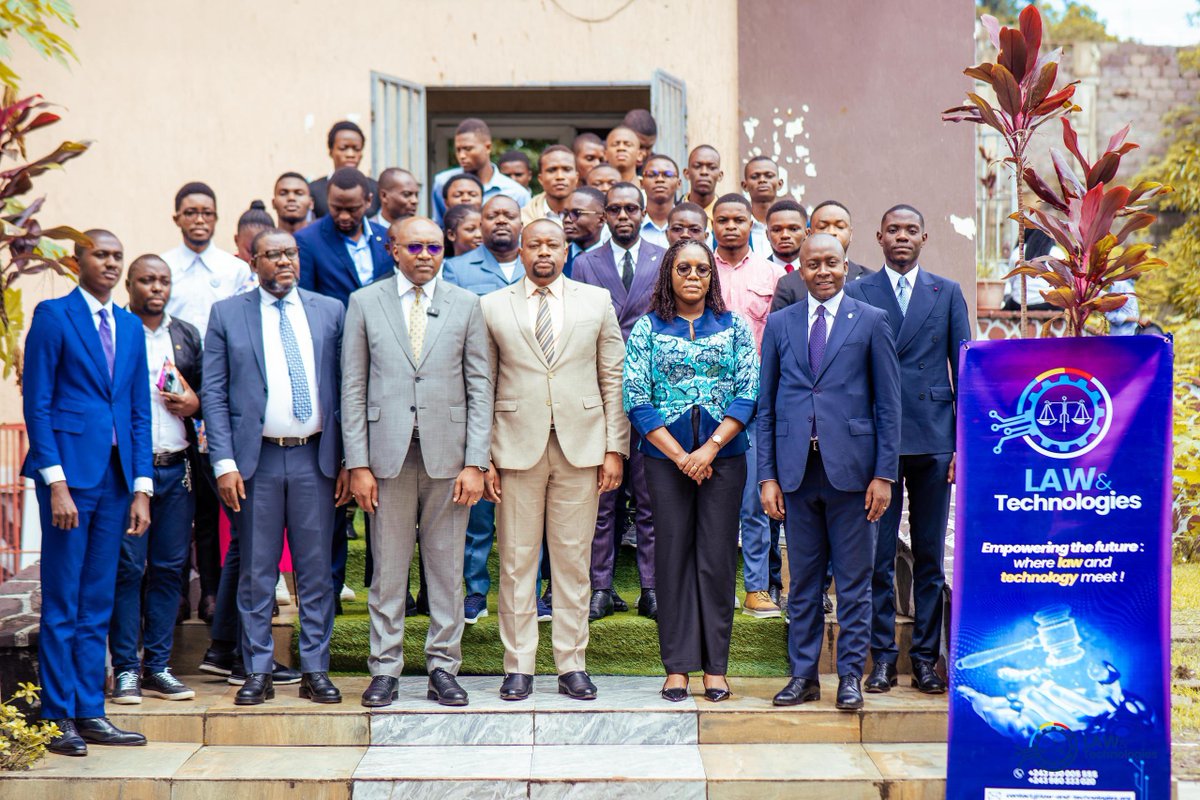 akindoa_'s tweet photo. Fier d’avoir contribuer à un moment d’échange sur les disciplines juridiques à l’ère du numérique lors de notre activité à l’Université de Kinshasa.@Unikinrdc 
Heureux de contribuer à cette dynamique ! 

~BA. 🔆
#droit #rdc #ia #congo #law https://t.co/hc3MIeMWPv