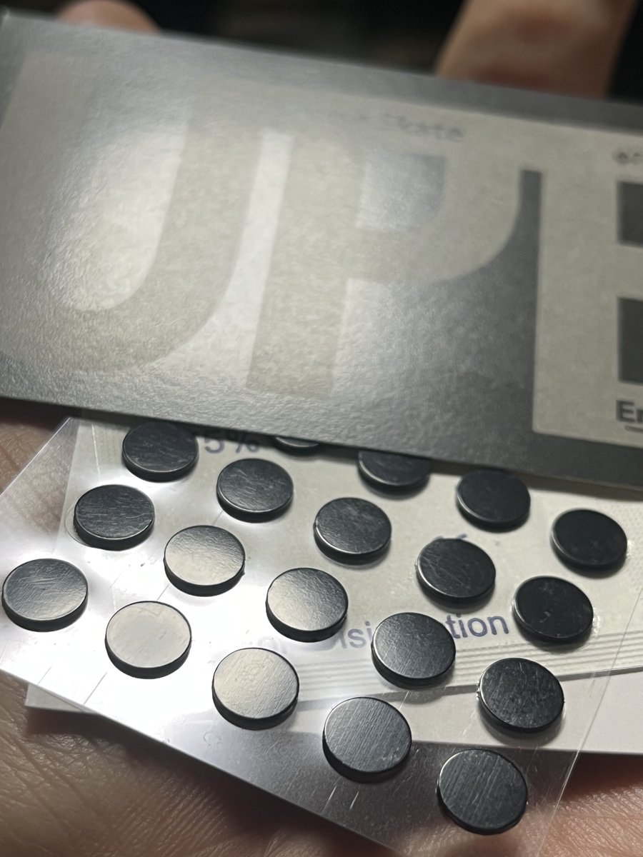 u___0306's tweet photo. Emilsというところの新しいUPEソール

ゴーストグライド良すぎたから来月まで試せない

エッジを立てた形状は初！聞くところによるとこの形状がミソで初期慣らしいらないんで楽らしい https://t.co/deZziXoFjL
