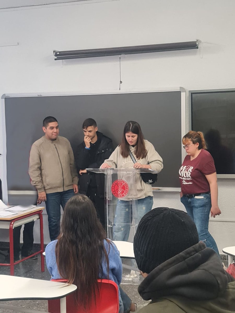 “Las barreras más  difíciles son las invisibles"En el marco del Proyecto Interdepartamental de Debate Formativo y Competencias Comunicativas, nuestro alumnado del Taller Operativo desarrolló un proyecto para el Día Internacional de la Discapacidad.
<a href="/ONCE_oficial/">ONCE</a> <a href="/ComunidadMadrid/">Comunidad de Madrid</a>