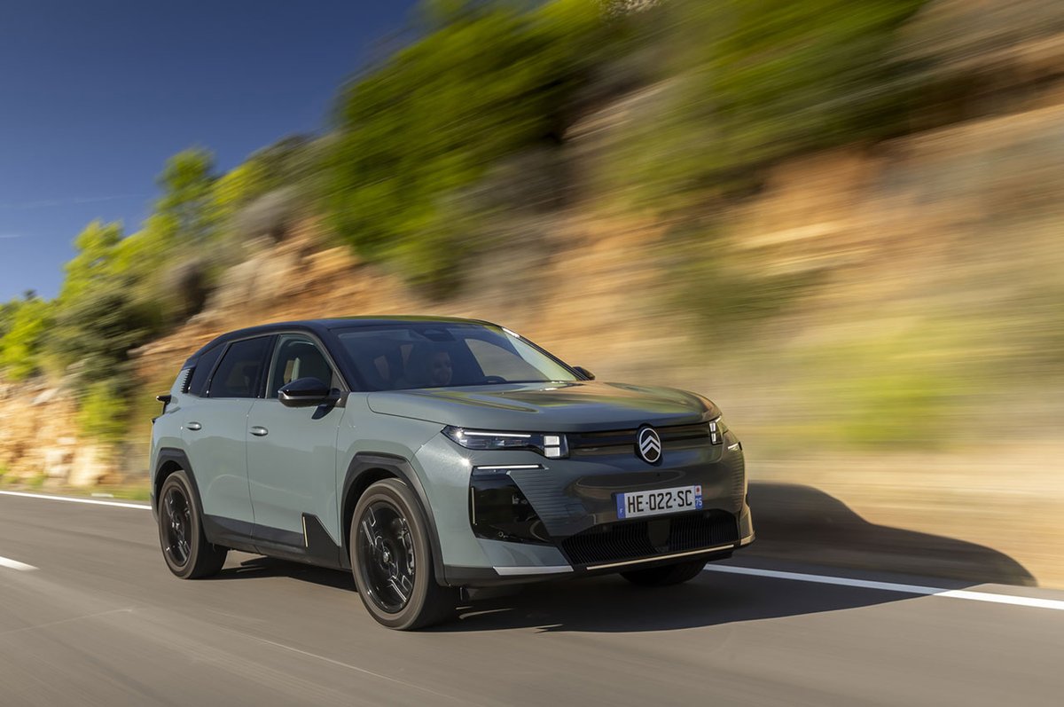 Citroen, ikinci nesil C5 Aircross modelini Türkiye’de lansmana özel 2 milyon 200 bin TL’den başlayan fiyatlarla satışa sundu.

carmedya.com/yenilenen-citr…

#carmedya #citroen #citroenc5aircross #elektrik #car #otomobil #suv #reklamdeğil #haber <a href="/CitroenTurkiye/">Citroën Türkiye</a>