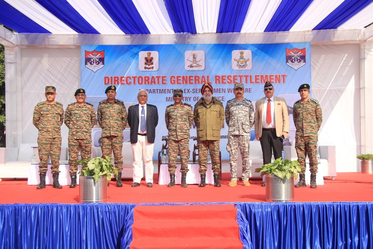 prodefencejammu's tweet image. #JobFair

#TigerDivision hosted the inaugural DGR Ex-Servicemen Job Fair at #Jammu on 05 Dec 2025, wherein 1200 veterans engaged with 55 corporates houses offering more than 2000 meaningful second-career opportunities. The event showcased the unmatched skills of our veterans and