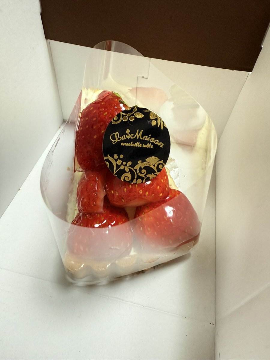 coooos_SS's tweet photo. 月乃氶〜〜！！！！！！！ケーキ1日遅れてごめん〜！！！！！！！！！！！ https://t.co/Ebe5FF7ZDp