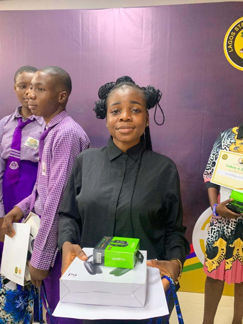 LASRABofficial's tweet photo. Highlight of the Prize Winners of the Governor's Milestone Quiz Competition @ LASRAB HOUSE, Magodo, on Wednesday (03/12/25)
#EkoforExcellence
#GovernorMilestoneQuizCompetition
#LagosHistory
#LagosYouth
#youhearditfirst
#explore https://t.co/c3qpMnHQnD