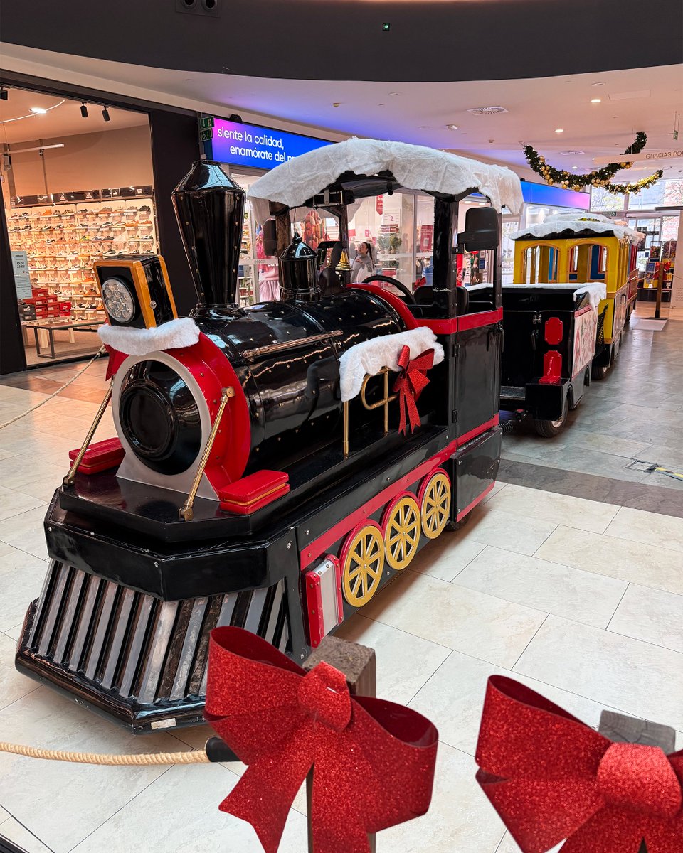 CCElRosal's tweet photo. 🚂🎄 ¡El Tren de la #Navidad ya está en #ElRosal! Desde hoy, a partir de las 17:00 h, los más peques de la casa pueden subir a bordo y vivir un viaje lleno de magia navideña.✨
🎟️ El pasaje es gratuito solo por ser #Disfrutón y tener descargada la App del club de los Disfrutones. https://t.co/5QM57Tuhx1