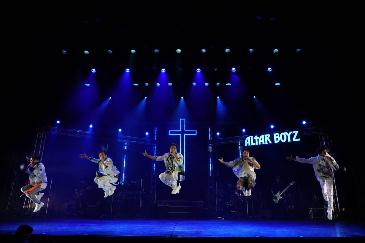 stage_natalie's tweet photo. 美しき男たちが“魂を救う”、「ALTAR BOYZ 2025」スタート（舞台写真あり）
https://t.co/osdPpbQVUt

#アルターボーイズ https://t.co/2y0syYDzgC
