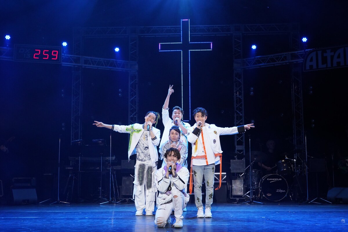 stage_natalie's tweet photo. 美しき男たちが“魂を救う”、「ALTAR BOYZ 2025」スタート（舞台写真あり）
https://t.co/osdPpbQVUt

#アルターボーイズ https://t.co/2y0syYDzgC
