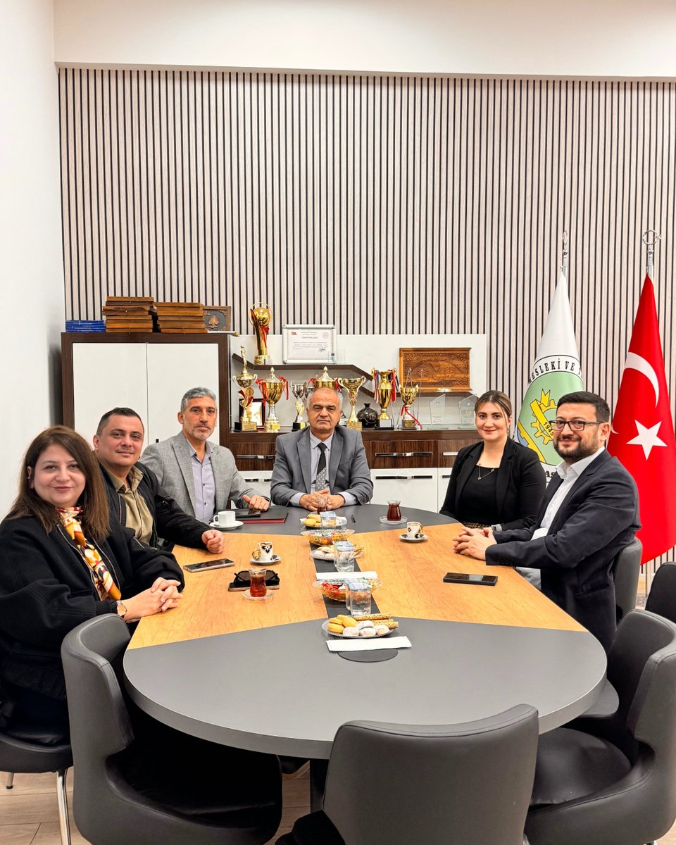 Kahramanmaraş TTO Öncülüğünde Hascevher ile KMTAL Arasında “Mesleki ve Teknik Eğitimi Destekleme, Stajyer Uygulaması ve İstihdam Protokolü” İmzalandı.

Protokol kapsamında öğrencilerin nitelikli iş gücü olarak yetişmeleri, staj ve istihdam imkânlarının artırılması hedeflendi.