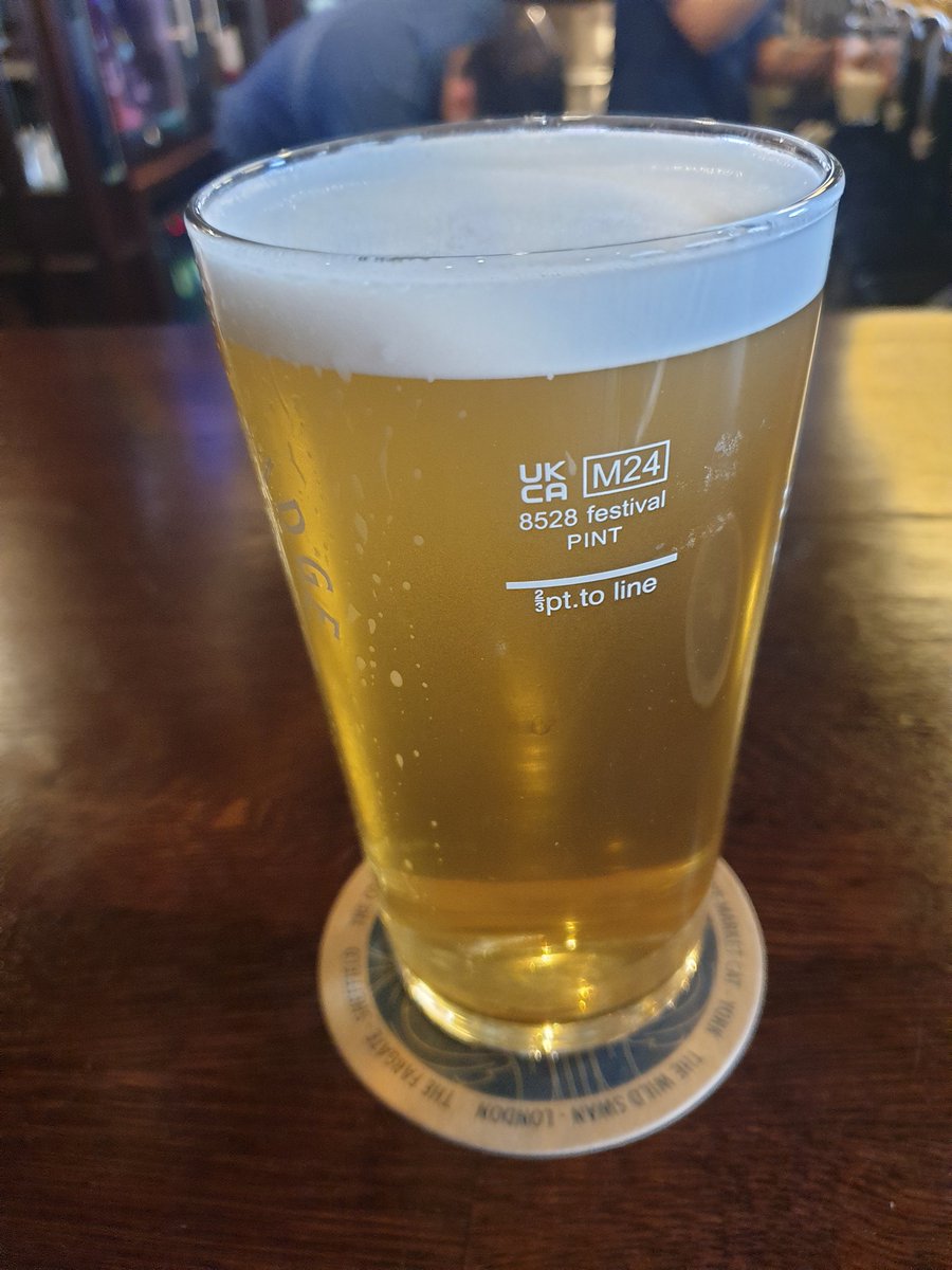 CapabilityBrow4's tweet image. Early kick off, t miss the once a year slurpers😋😋😋😋🎼