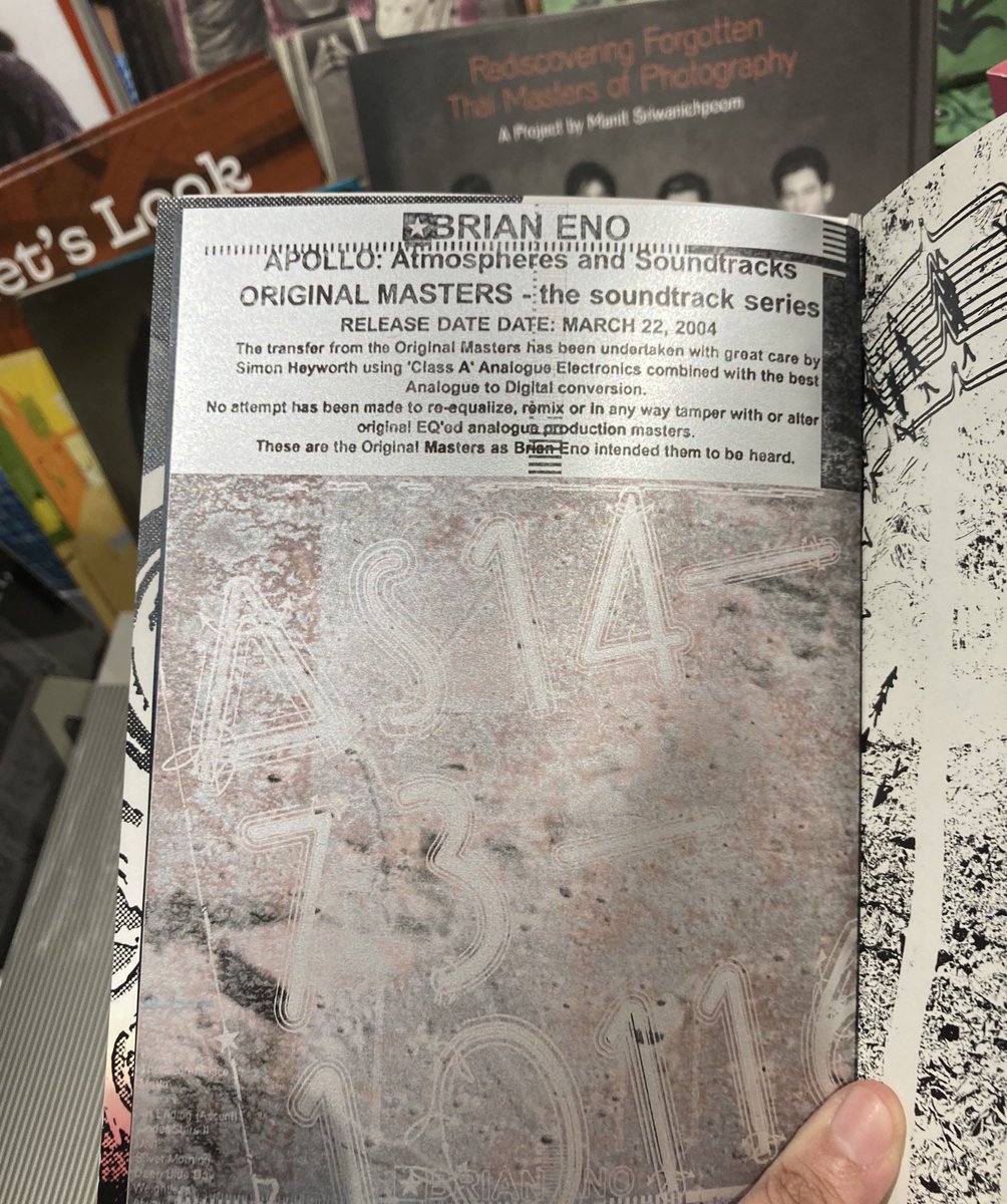 เรื่องราวใจน่าสนใจมากมายที่ <a href="/BKKABF/">Bangkok Art Book Fair</a> ปีนี้เข้าฟรี คนหลากหลายอายุมาเดินกันตรึมเลย ใครสายช้อปกดเงินสดมานะ หนังสือตปท.น่าสนใจเยอะมากแต่ส่วนใหญ่เค้า cash only ได้เดินวนเป็นชั่วโมงอะสนุกมาก