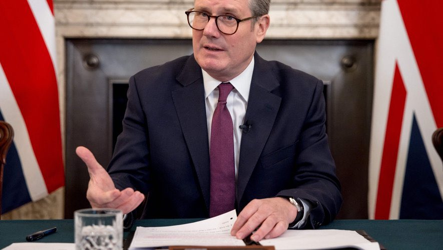 🛑DIPLOMATIE - DÉCÈS D’ANICET EKANE : LA GRANDE BRETAGNE DEMANDE À CE QUE L’ENQUÊTE ANNONCÉE PAR LE MINISTÈRE DE LA DÉFENSE SOIT « APPROFONDIE ET TRANSPARENTE ».

Le décès en détention de M. Anicet Ekane, président du parti politique MANIDEM, a déclenché une onde de choc au