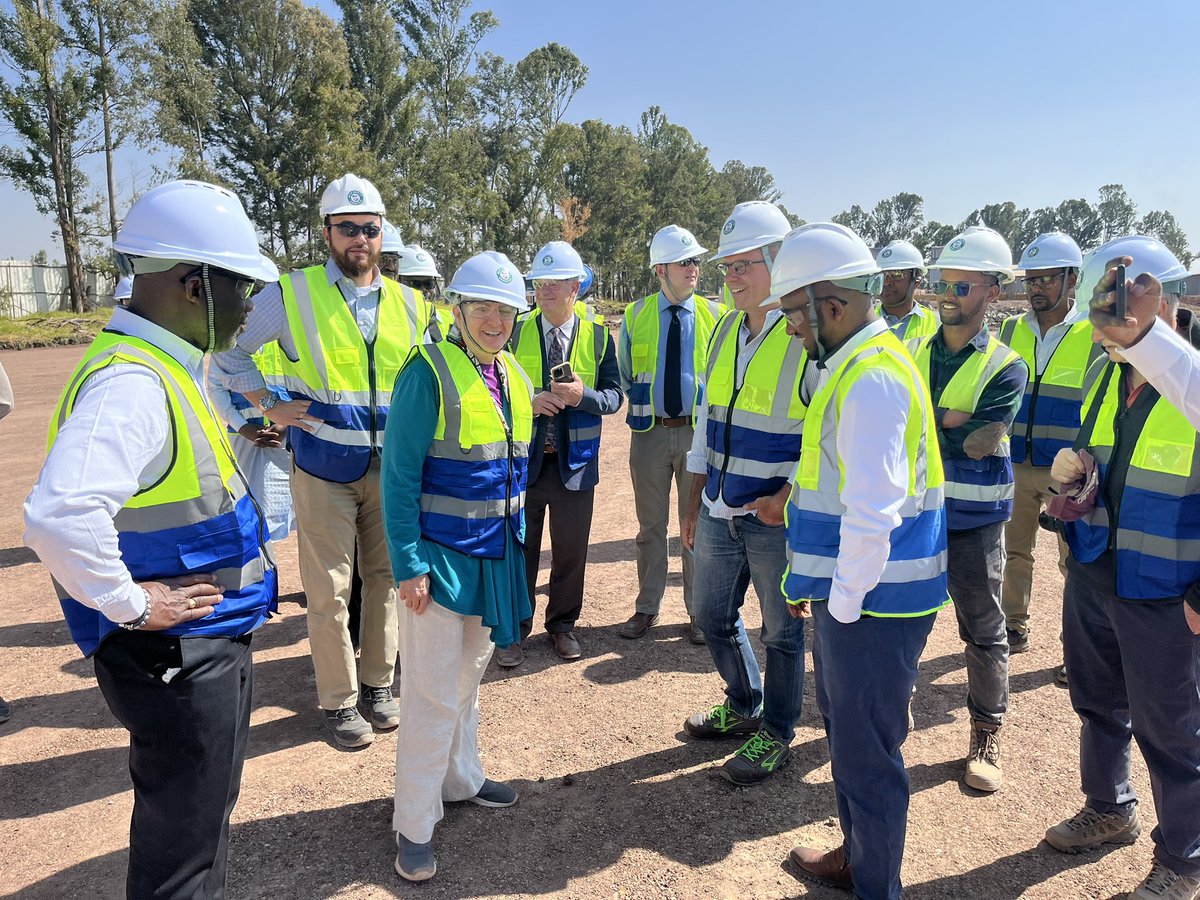 US_AU's tweet photo. .@US_AU Amb. Sullivan visited @AUPANVAC in Bishoftu—reaffirming U.S. commitment to biosafety, biosecurity & stronger animal health systems across Africa. She also planted a tree, symbolizing our growing partnership.
Through @doddtra’s collaboration with the @_AfricanUnion, a new high-containment lab & training facility is underway to secure high threat pathogens and protect the homeland.