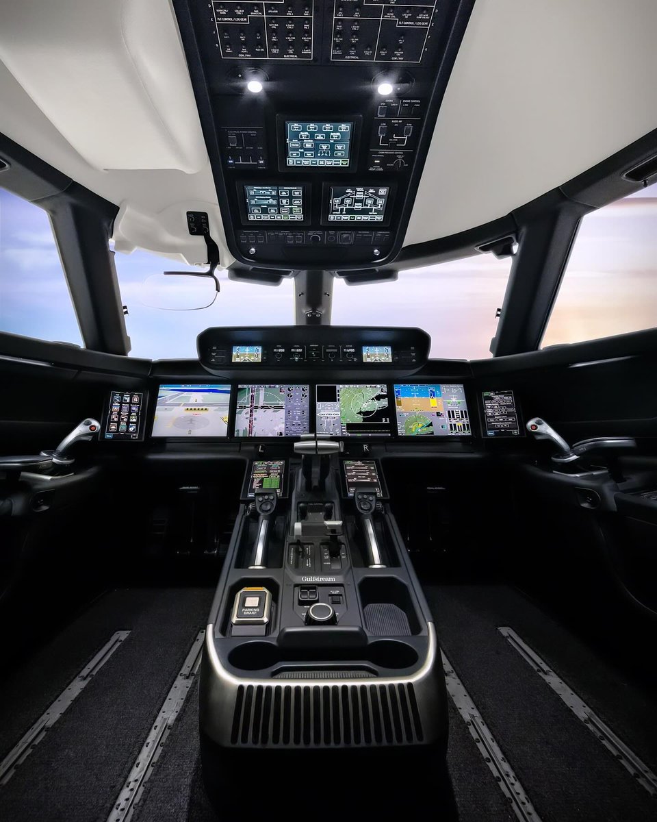 Chase the skies in the next-gen #SymmetryFlightDeck, designed by pilots for pilots.

The Symmetry Flight Deck features electronically linked active control sidesticks, the most extensive use of touch-screen technology in the industry, and our EFVS III. #FlightDeckFriday