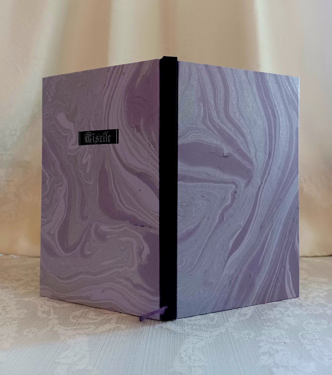 ～「秘密の書斎4」～

◆2026/1/10(土)
◇読書会【満席】
13:00(受付12:30)~14:45
テーマ本「君の名はジゼル」
参加費800円
◇プレ個展
～17:30
読書会参加者様【貸切】
随時解散

◆1/11(日)12:00~17:00
◇個展
入場自由
無料
note.com/itoyumille