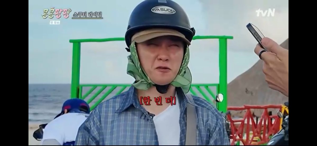 octosoo's tweet photo. KYUNGSOO APAANSI MUKANYE WKWKWKWK ANJIR 🤣

#콩콩팡팡 #도경수
#GBRB_JoyPopsLaughPops https://t.co/SdkWJ1B2Kr