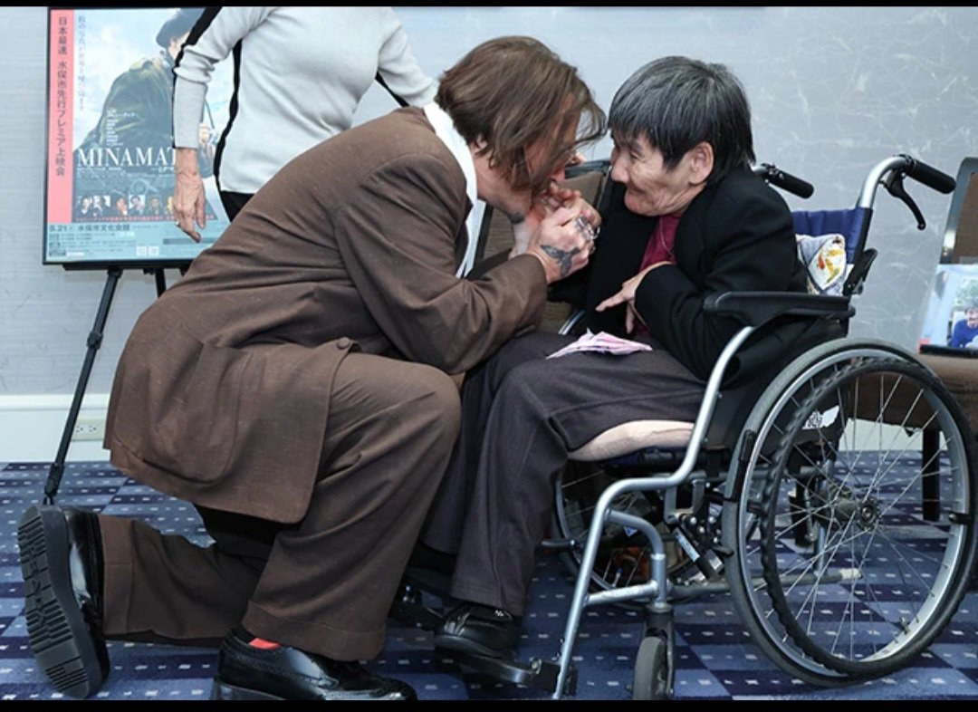 InfoJohnny2's tweet photo. I a star of the film “Minimata,” and the fetal Minamata disease patient Shinobu Sakamoto meet in Tokyo on Dec. 2. Aileen M. Smith, widow of photographer Eugene Smith, sits behind Sakamoto. (Minako Yoshimoto) https://t.co/1wsQNU2tzy