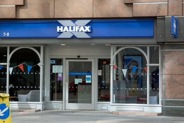 Halifax: House prices static in November - londonlovesproperty.com/halifax-house-…