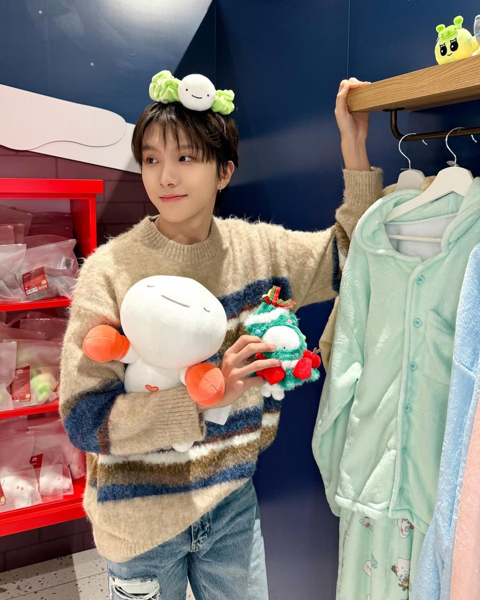 boynextdoorina's tweet photo. [INSTAGRAM] 251205 — #WOONHAK

in BBNEXTDO POP-UP🎄

#BOYNEXTDOOR #보이넥스트도어 https://t.co/yBThl6m4z5
