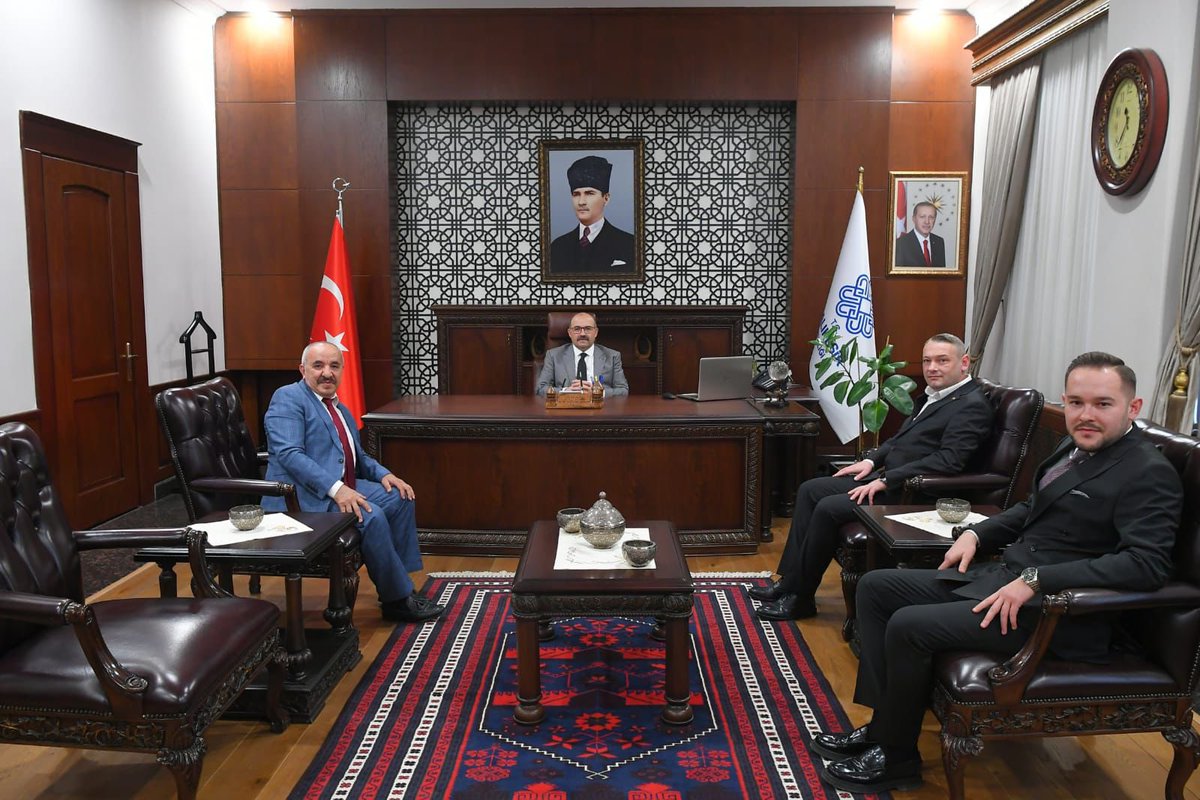 Şallılar Kağıt Yönetim Kurulu Başkanımız Dilaver Şallı ve Düzce Ak Parti İl Yönetim Kurulu Üyemiz Emrah Ustaoğlu ile birlikte Balıkesir Valimiz İsmail Ustaoğlu’nu makamında ziyaret ettik. Balıkesir OSB’de yapacağımız yeni yatırımımızla ilgili Sayın Valimiz ile verimli bir görüşme