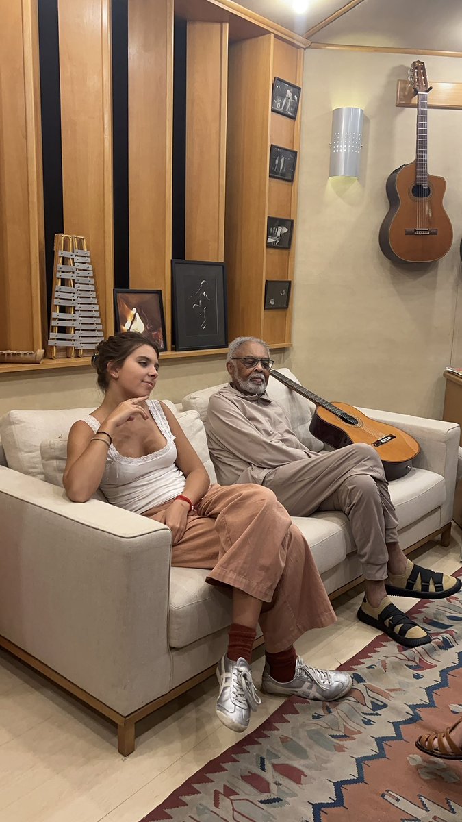 gilbertogil's tweet image. "Melíflua", EP de Flor Gil já disponível pra vocês. Uma das faixas do EP é "Duplo Sentido", composta mas nunca gravada por seu Gilberto, que assina o violão da música

#EquipeGil