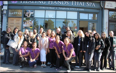 CarshaltonAC's tweet image. Beauty Therapy Level 3 students enjoyed a magical visit to Healing Hands Thai Academy 🌿✨
Thai massage ✔️ Sound bowl healing ✔️ Meditation ✔️
Plus, practical talks on business planning &amp;amp; budgeting for future success!
#WellnessEducation #ThaiMassage #StudentExperience