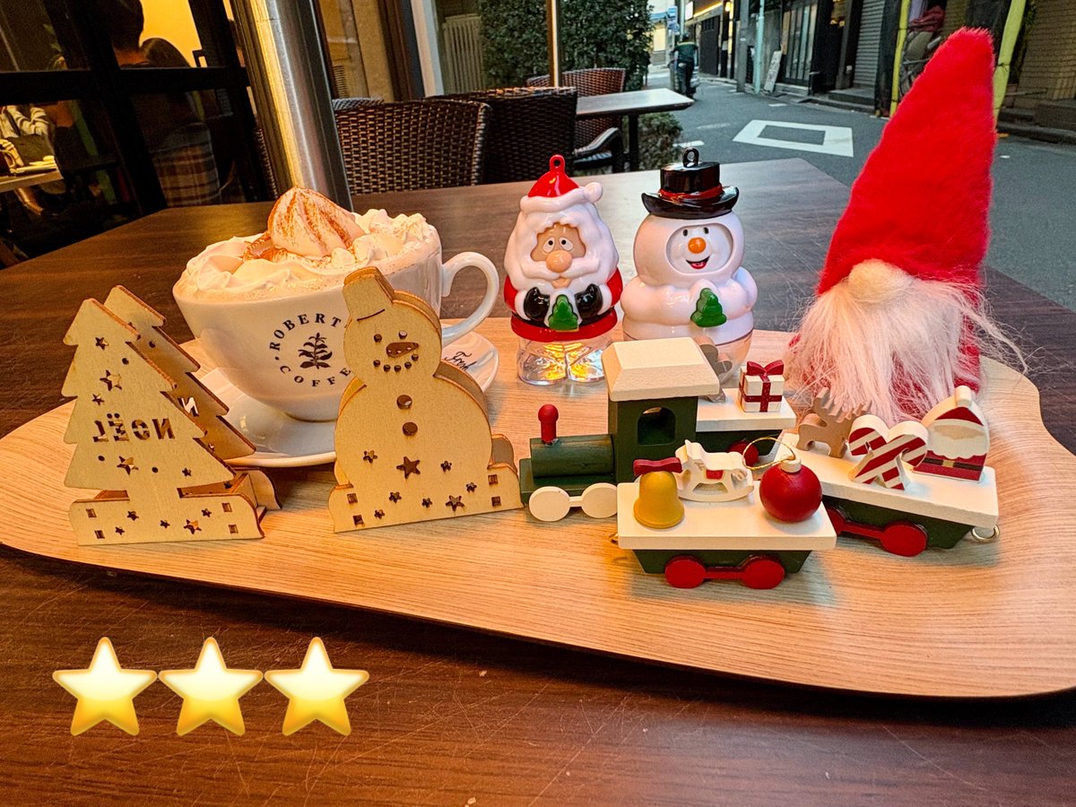 robertscoffeeja's tweet photo. 北欧では、クリスマスが近づくと
テーブルに小さなサンタや木のオーナメントを並べて、ゆったりとした時間を楽しみます🎄

ロバーツコーヒーの一杯とともに、
あたたかな冬を過ごすのもいいですね🤗 https://t.co/KngMTp7NFb