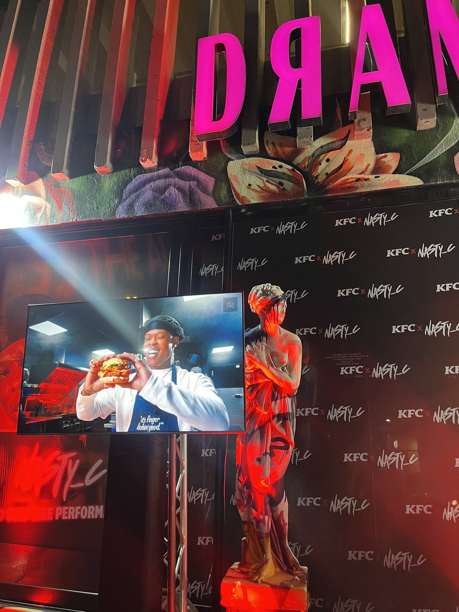 ___eatzz's tweet image. Thank you @LadyKuda for featuring me 🤭🤭 #KFCXNASTYC WHAT A TIMEEEE!! 

@KFCSA frienddddddd you know how to throw a party YOH!!