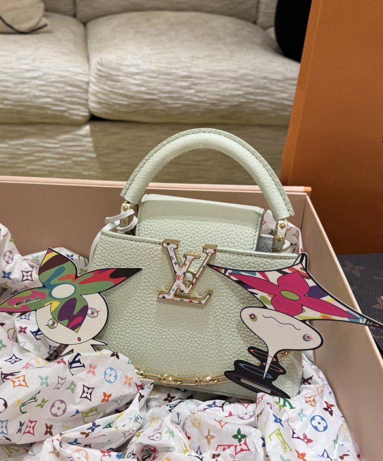 LV村上隆白三彩限定カプチーンズシリーズ 大好きです！！ お姉さんが買い物に付き合ってくれてありがとう。